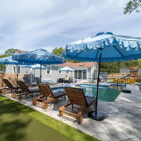 Cape Cod Heated Pool, Putting Green, Speak Easy, Game Room,